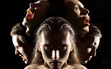 A Guide for Actors on Finding the Right Balance - Mastering Subtlety and Extravagance